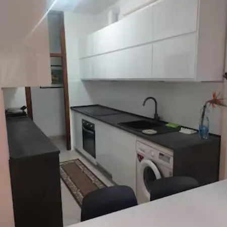 Sala Con Divano Matrimoniale Nel Vicino Metro Maison d'hôtes Milan